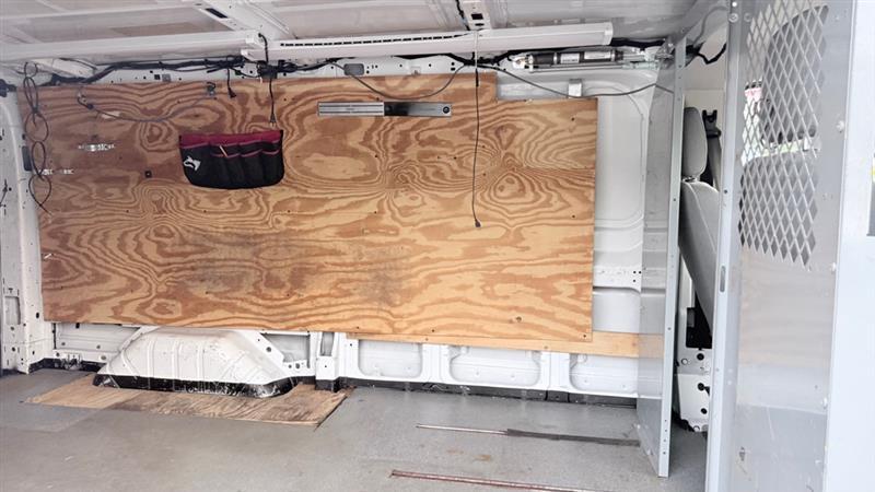 Ford Transit 250 Van Low Roof 60/40 Pass.130-in. WB 2016