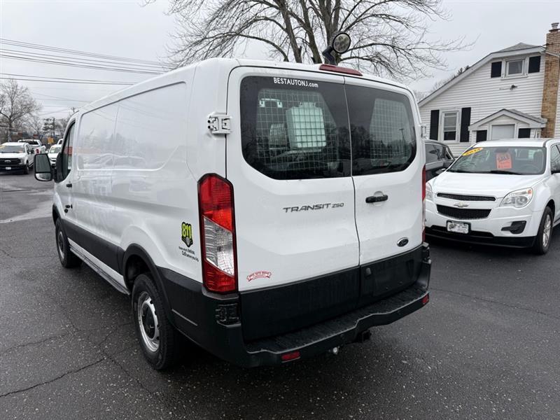 Ford Transit 250 Van Low Roof 60/40 Pass.130-in. WB 2016