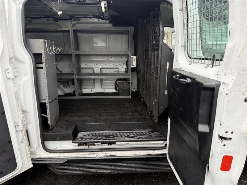 Ford Transit 250 Van Low Roof 60/40 Pass.130-in. WB 2016