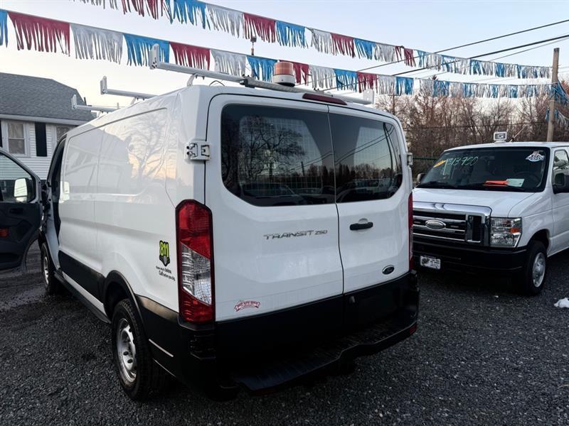 Ford Transit 250 Van Low Roof 60/40 Pass.130-in. WB 2016