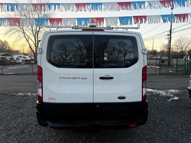 Ford Transit 250 Van Low Roof 60/40 Pass.130-in. WB 2016
