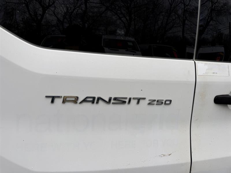 Ford Transit 250 Van Low Roof 60/40 Pass.130-in. WB 2016