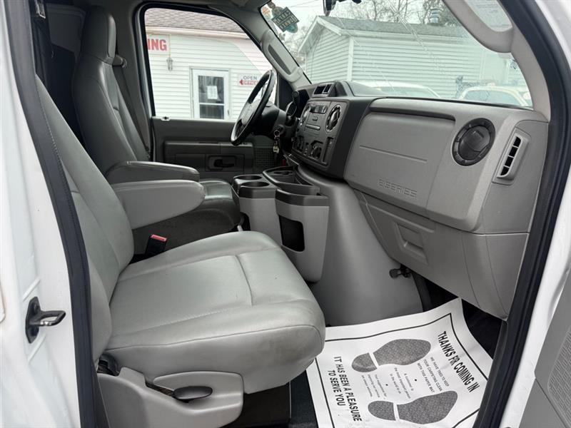 Ford Econoline E-250 2014