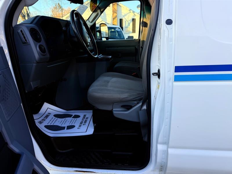 Ford Econoline E-250 2011