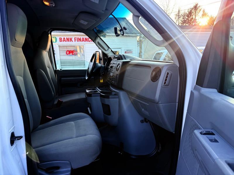 Ford Econoline E-250 2011