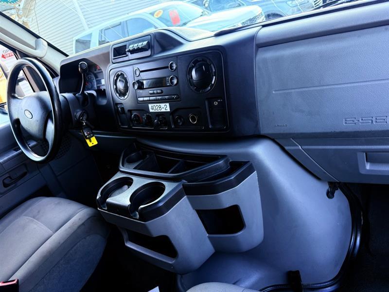 Ford Econoline E-250 2011