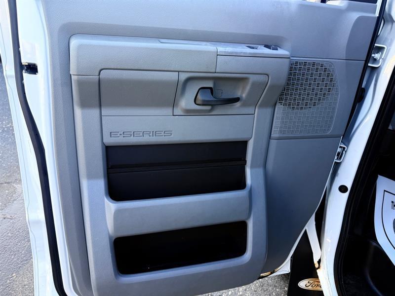 Ford Econoline E-250 2011