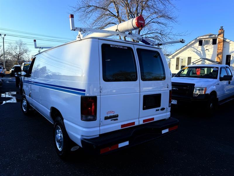 Ford Econoline E-250 2011