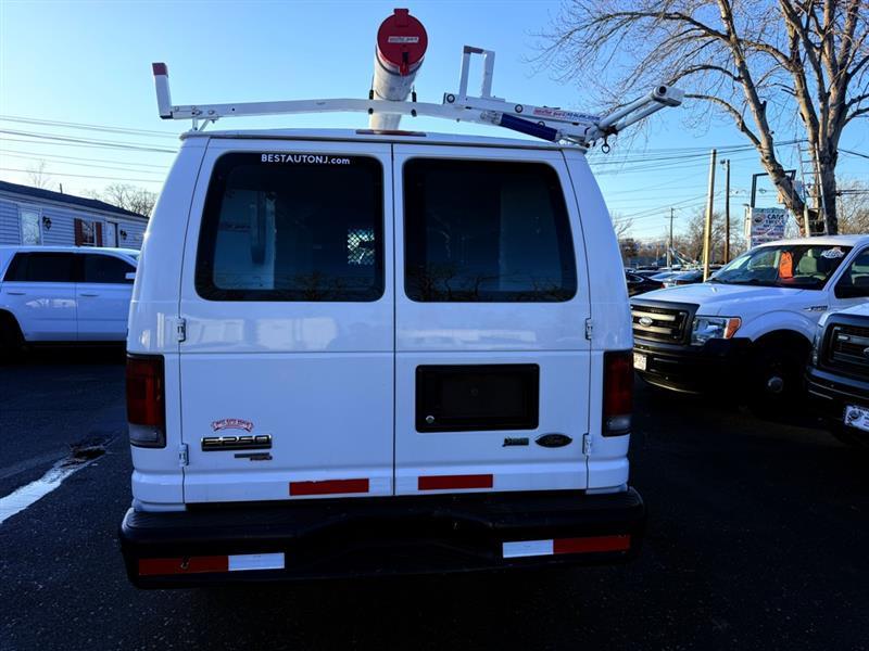Ford Econoline E-250 2011