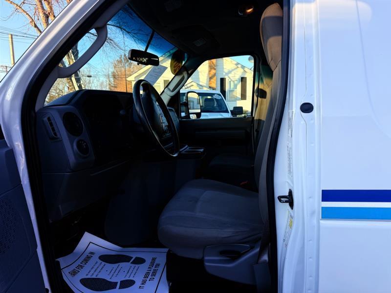 Ford Econoline E-250 2011