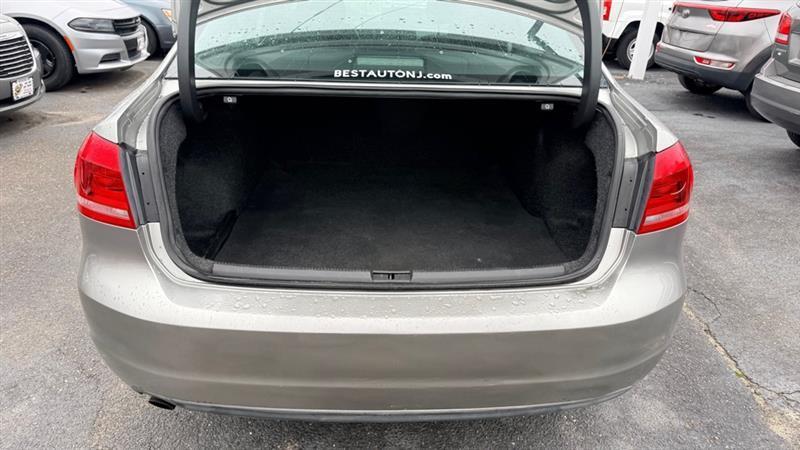 Volkswagen Passat 1.8T Wolfsburg AT 2014