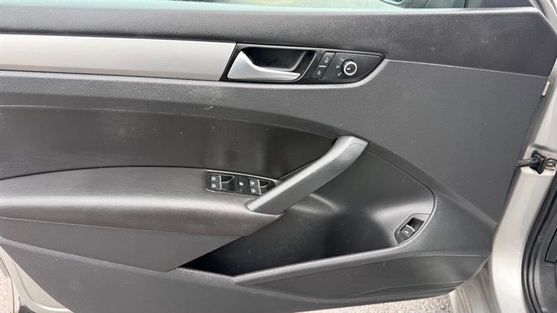 Volkswagen Passat 1.8T Wolfsburg AT 2014