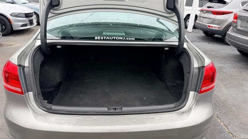 Volkswagen Passat 1.8T Wolfsburg AT 2014