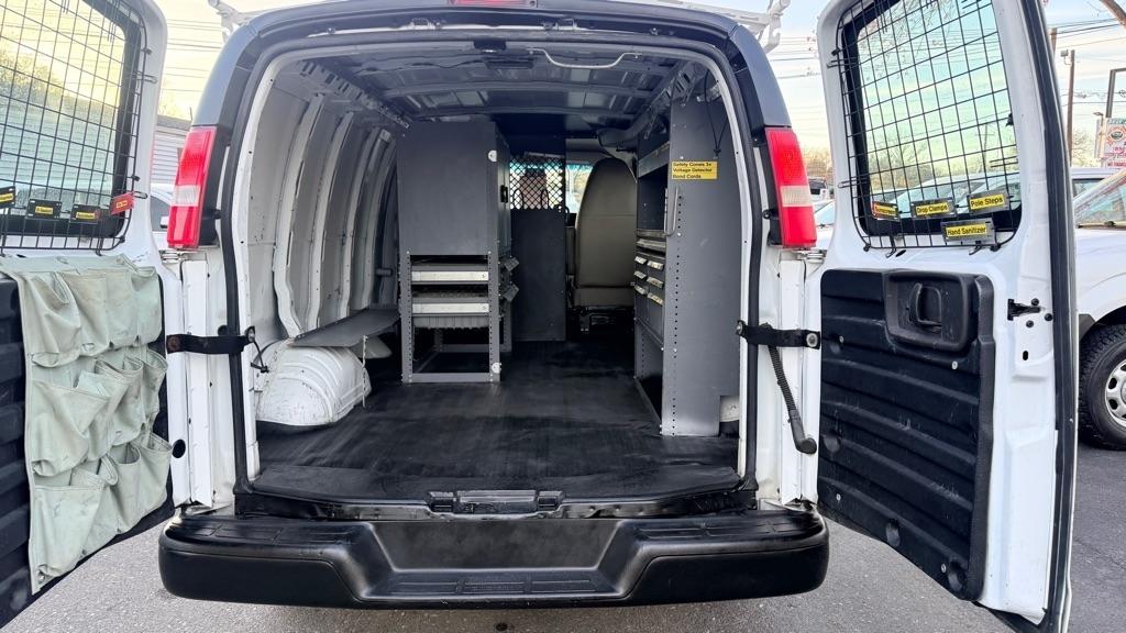 Chevrolet Express RWD 2500 135" 2011