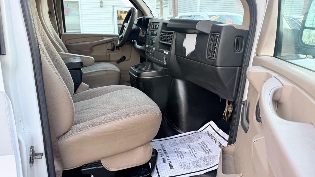 Chevrolet Express RWD 2500 135" 2011