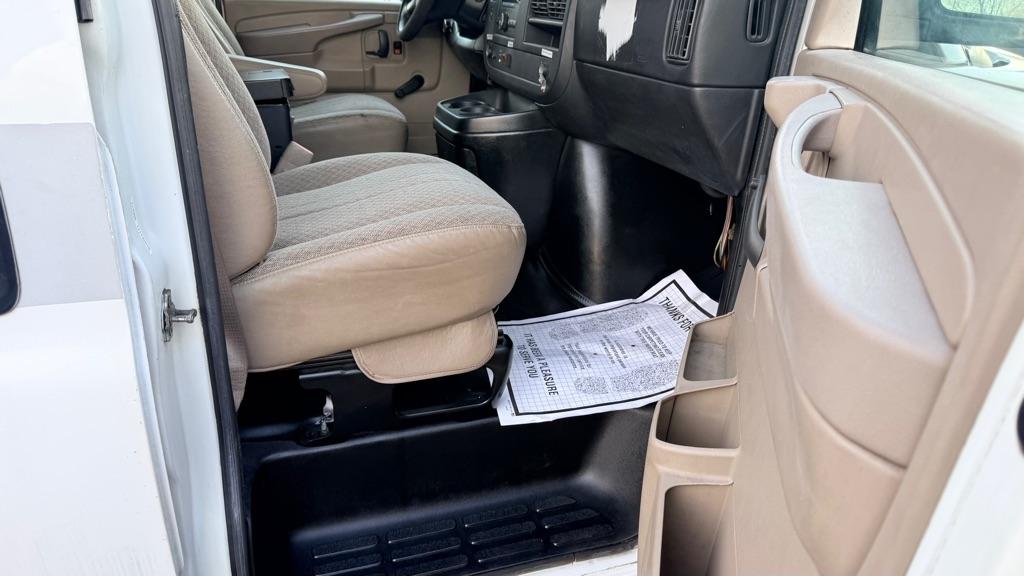 Chevrolet Express RWD 2500 135" 2011