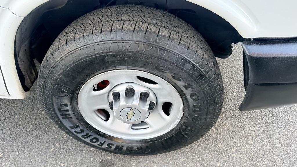 Chevrolet Express RWD 2500 135" 2011