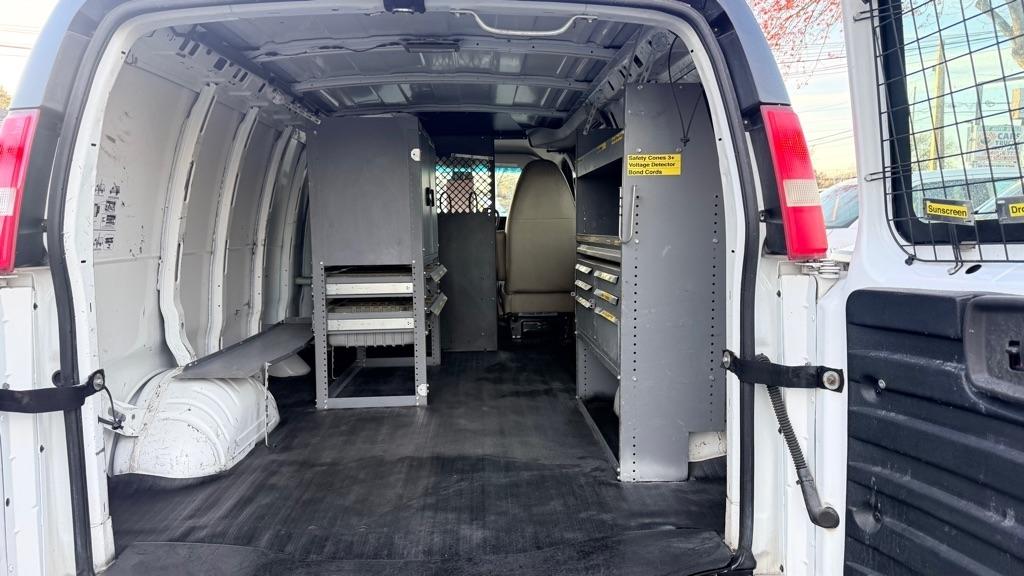 Chevrolet Express RWD 2500 135" 2011