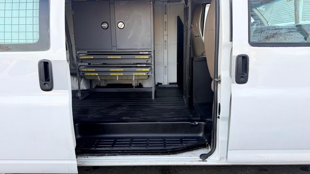 Chevrolet Express RWD 2500 135" 2011