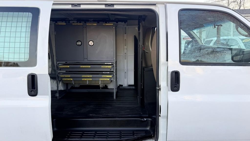 Chevrolet Express RWD 2500 135" 2011