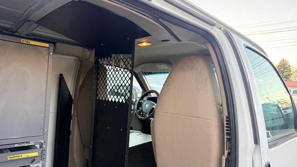 Chevrolet Express RWD 2500 135" 2011