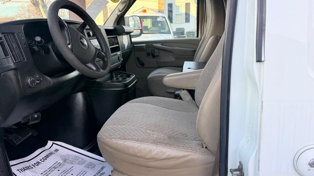 Chevrolet Express RWD 2500 135" 2011