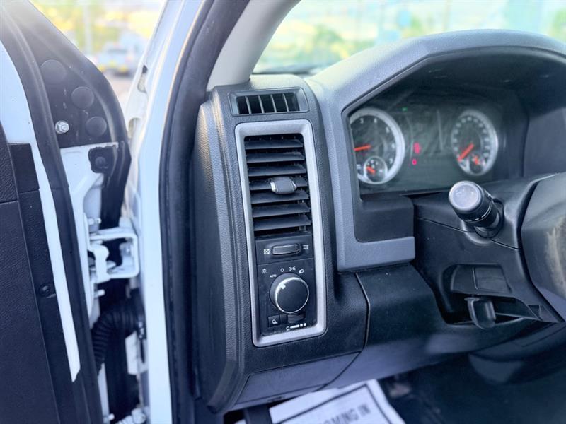 RAM 1500 Tradesman Quad Cab 4WD 2015