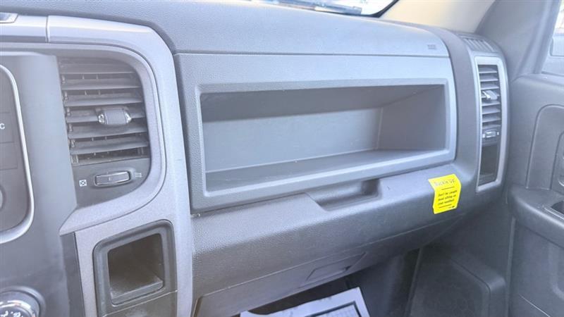 RAM 1500 Tradesman Quad Cab 4WD 2015