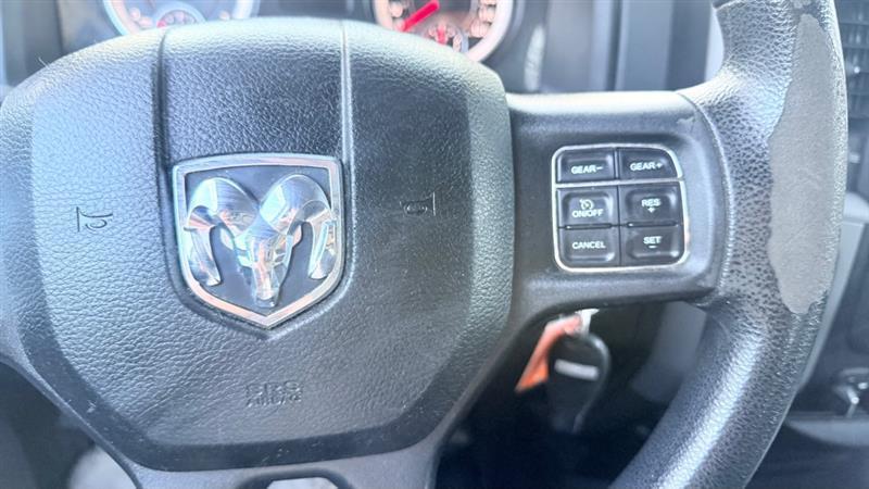 RAM 1500 Tradesman Quad Cab 4WD 2015