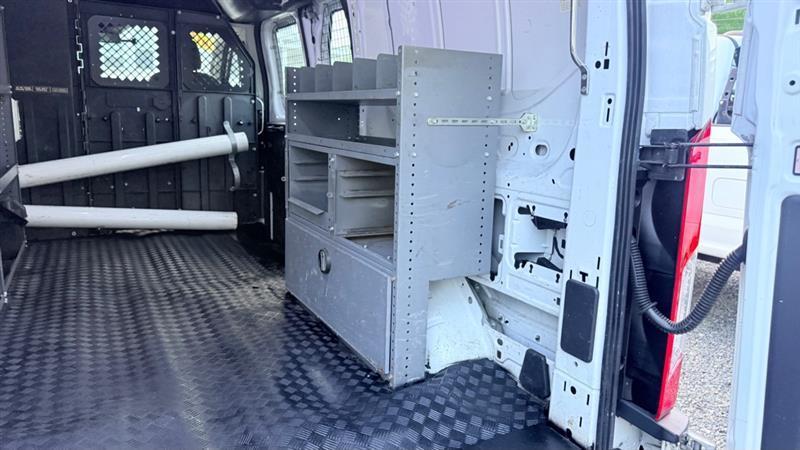 Ford Transit 250 Van Low Roof 60/40 Pass.130-in. WB 2016