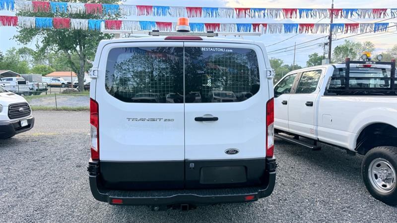 Ford Transit 250 Van Low Roof 60/40 Pass.130-in. WB 2015