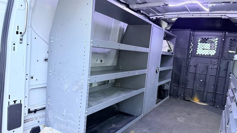 Ford Transit 250 Van Low Roof 60/40 Pass.130-in. WB 2015
