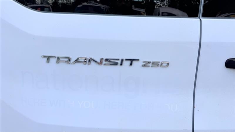Ford Transit 250 Van Low Roof 60/40 Pass.130-in. WB 2015