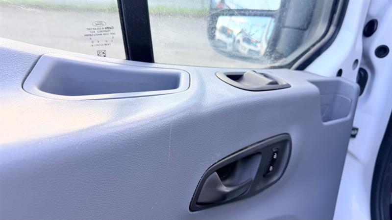 Ford Transit 250 Van Low Roof 60/40 Pass.130-in. WB 2015