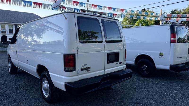 Ford Econoline E-350 Super Duty 2014