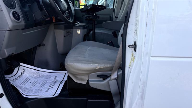 Ford Econoline E-350 Super Duty 2014