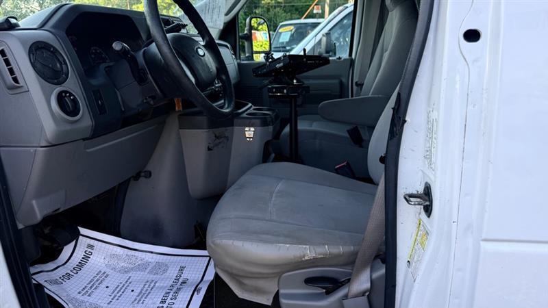 Ford Econoline E-350 Super Duty 2014