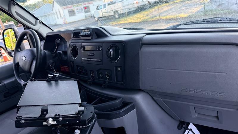 Ford Econoline E-350 Super Duty 2014
