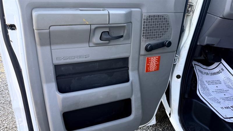 Ford Econoline E-350 Super Duty 2014