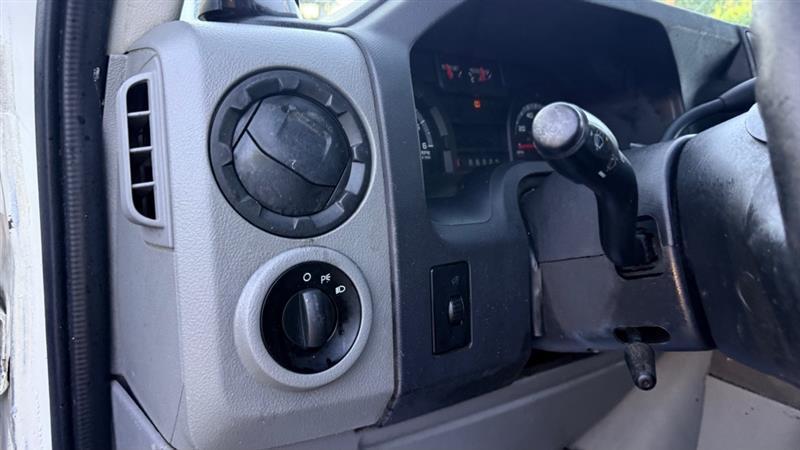 Ford Econoline E-350 Super Duty 2014
