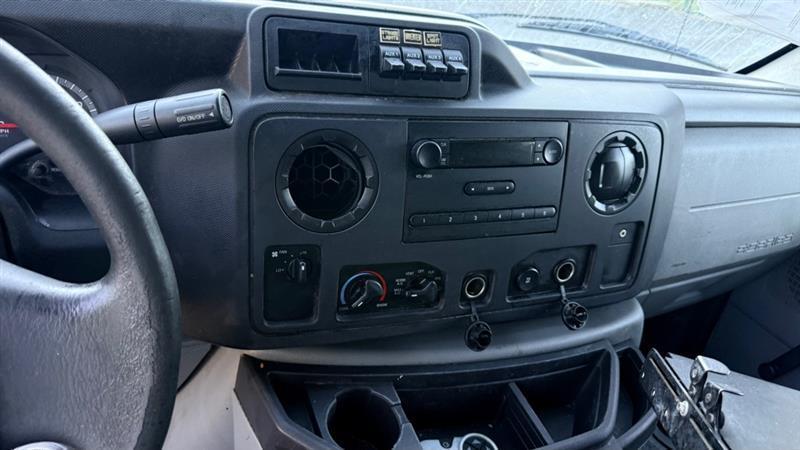 Ford Econoline E-350 Super Duty 2014