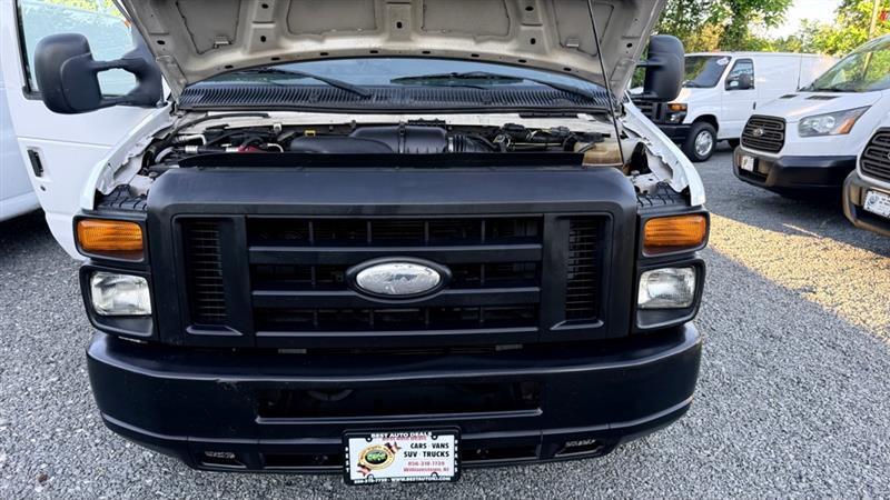 Ford Econoline E-350 Super Duty 2014