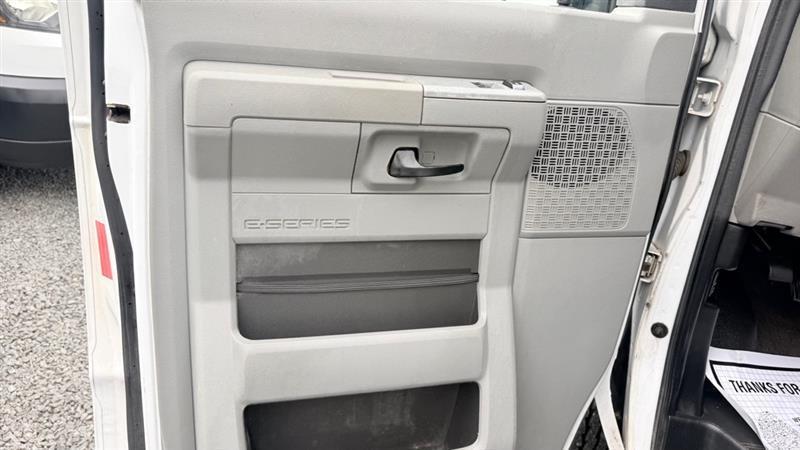 Ford Econoline E-350 Super Duty 2013