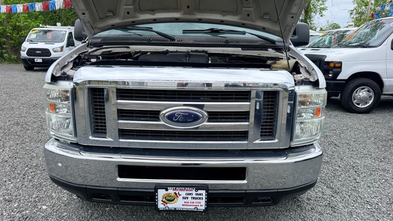 Ford Econoline E-350 Super Duty 2013