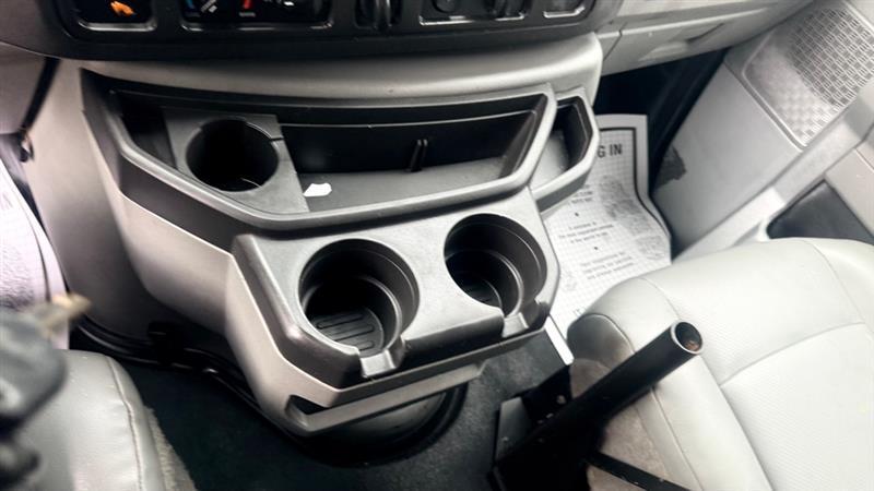 Ford Econoline E-350 Super Duty 2013