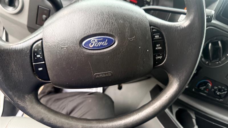 Ford Econoline E-350 Super Duty 2013