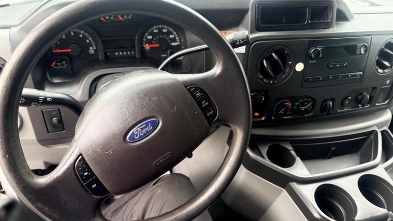 Ford Econoline E-350 Super Duty 2013
