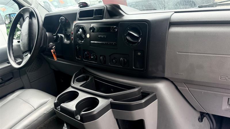 Ford Econoline E-350 Super Duty 2013