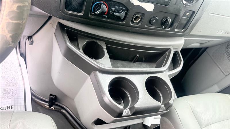 Ford Econoline E-350 Super Duty 2014