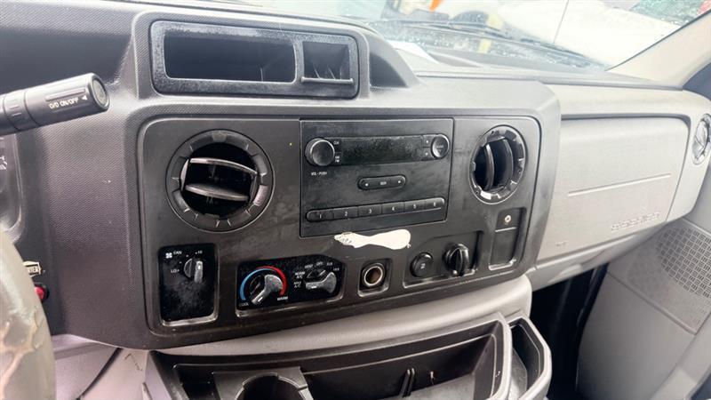 Ford Econoline E-350 Super Duty 2014